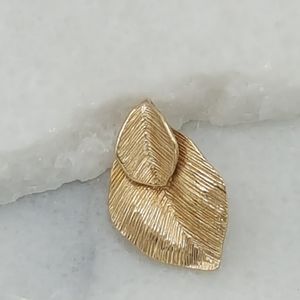 ✔️🍃Vintage Amway Gold Tone Brooch/Pendant🍃